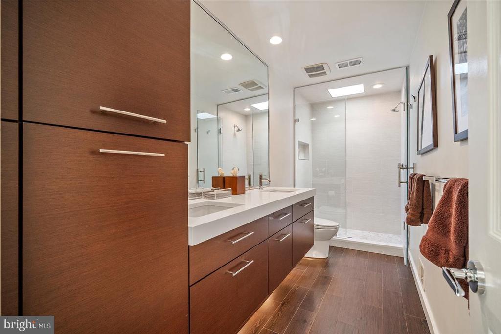 10913 ROUNDTABLE COURT