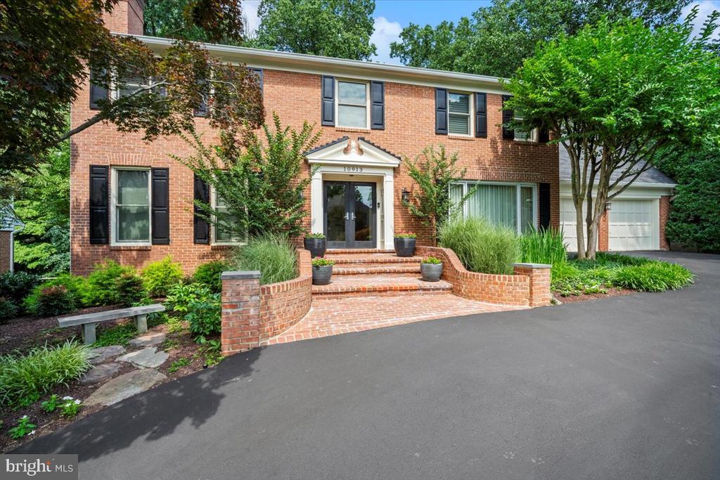 10913 ROUNDTABLE COURT