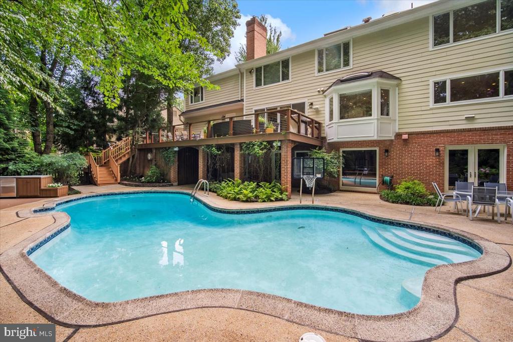 10913 ROUNDTABLE COURT