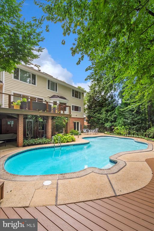 10913 ROUNDTABLE COURT