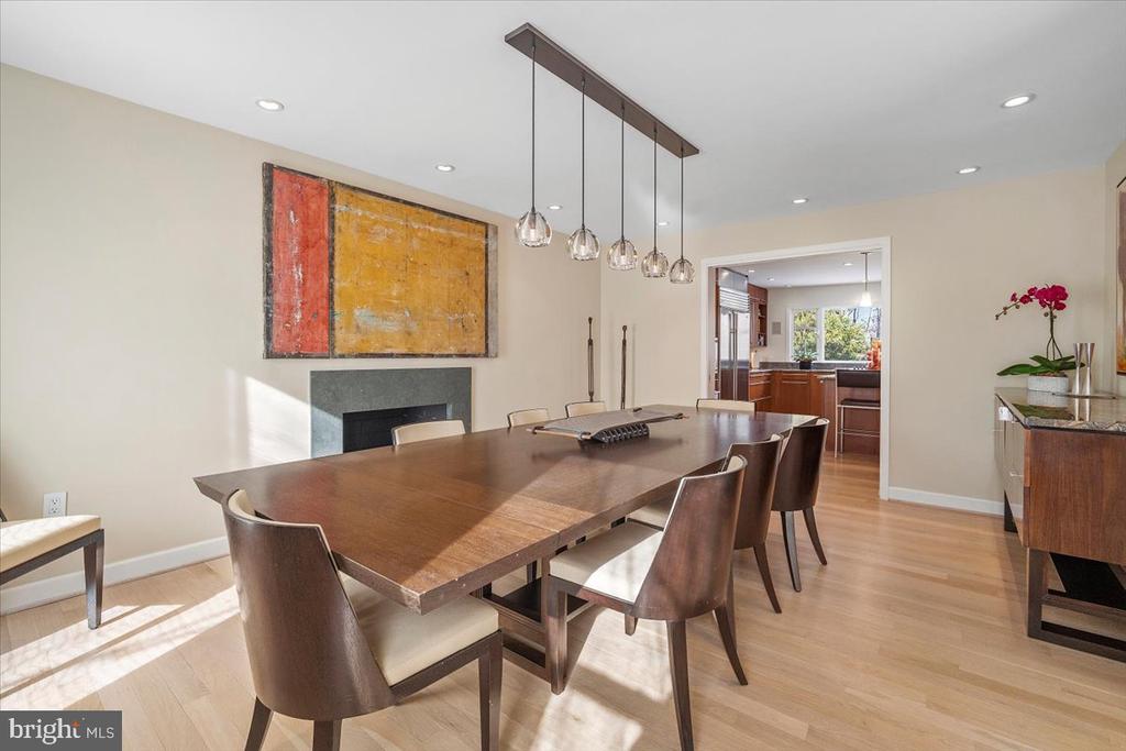 10913 ROUNDTABLE COURT