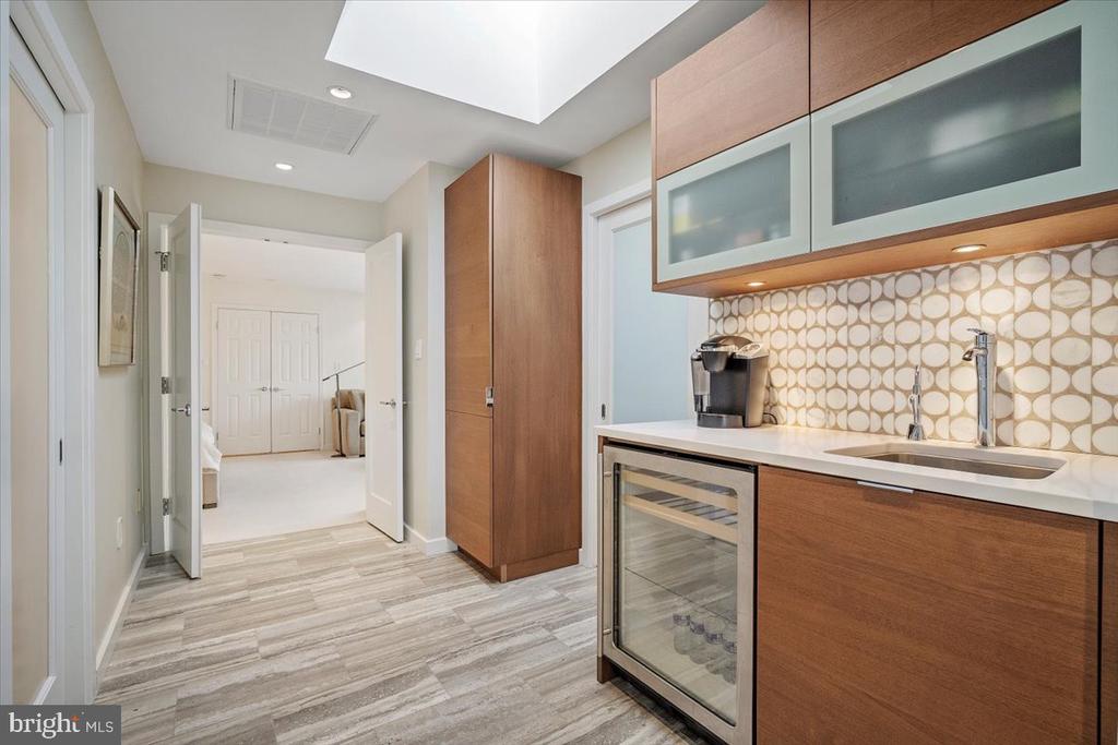 10913 ROUNDTABLE COURT