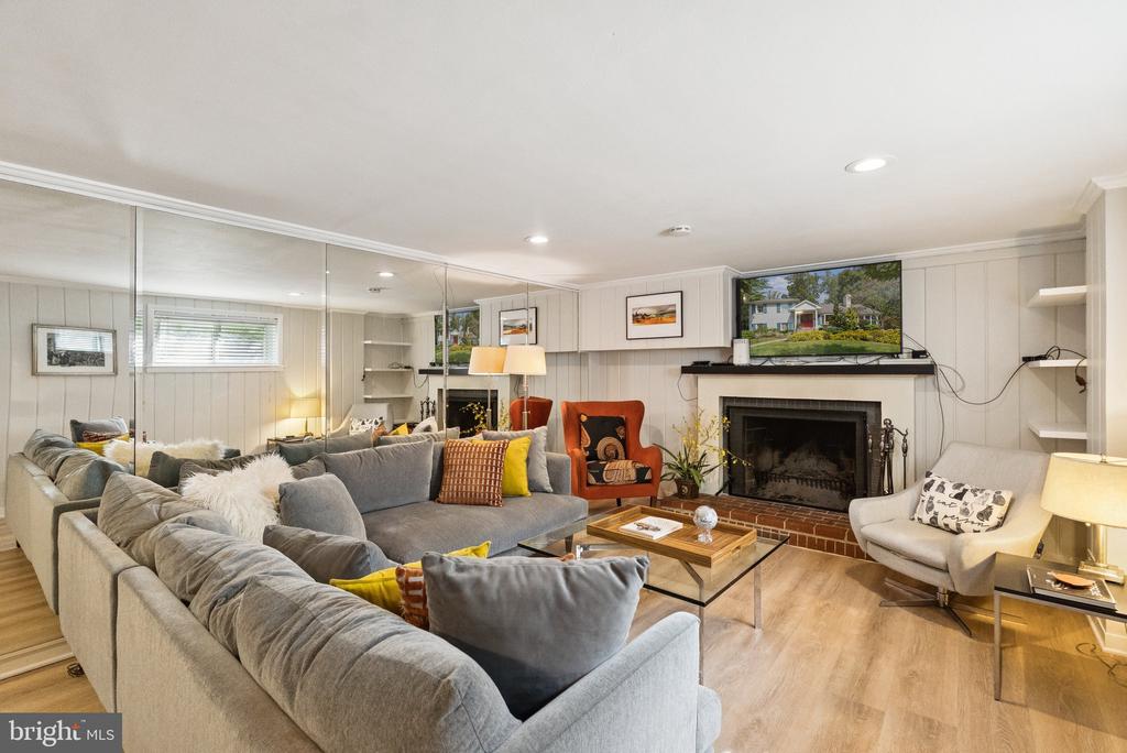 8102 THOREAU DRIVE