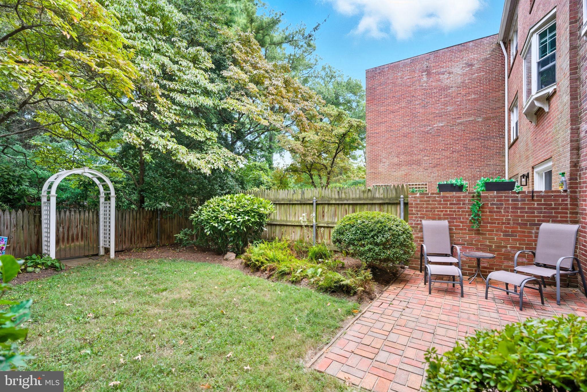 615 AZALEA DRIVE