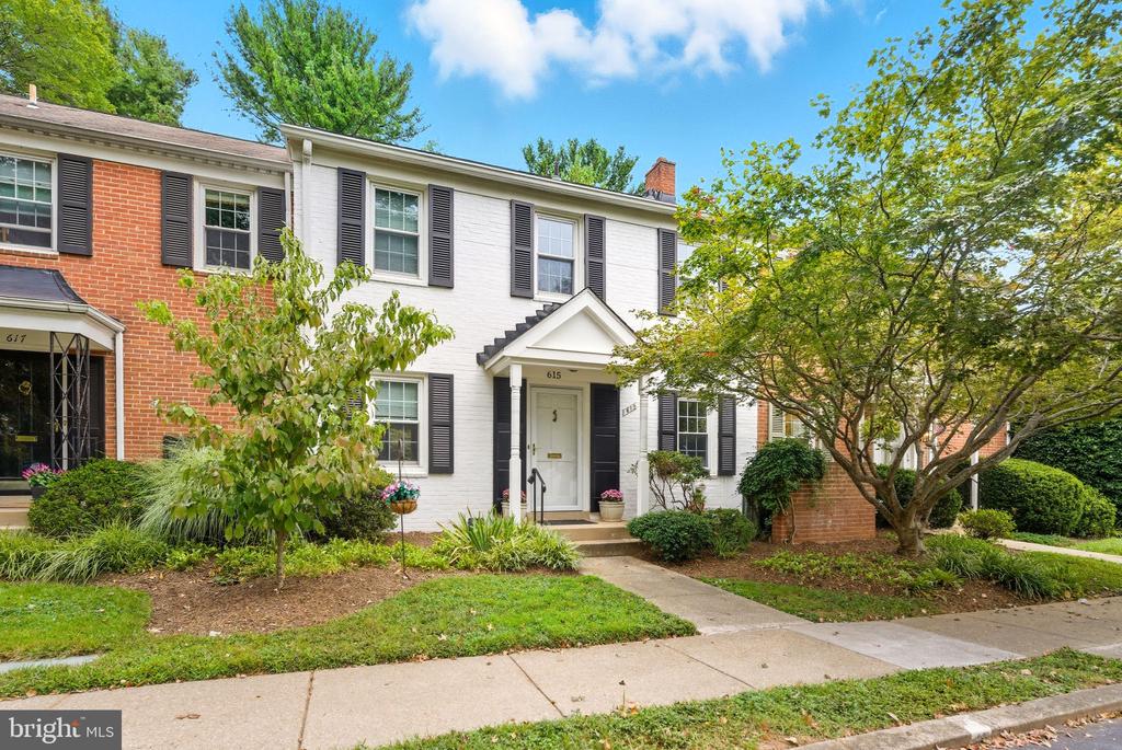 615 AZALEA DRIVE
