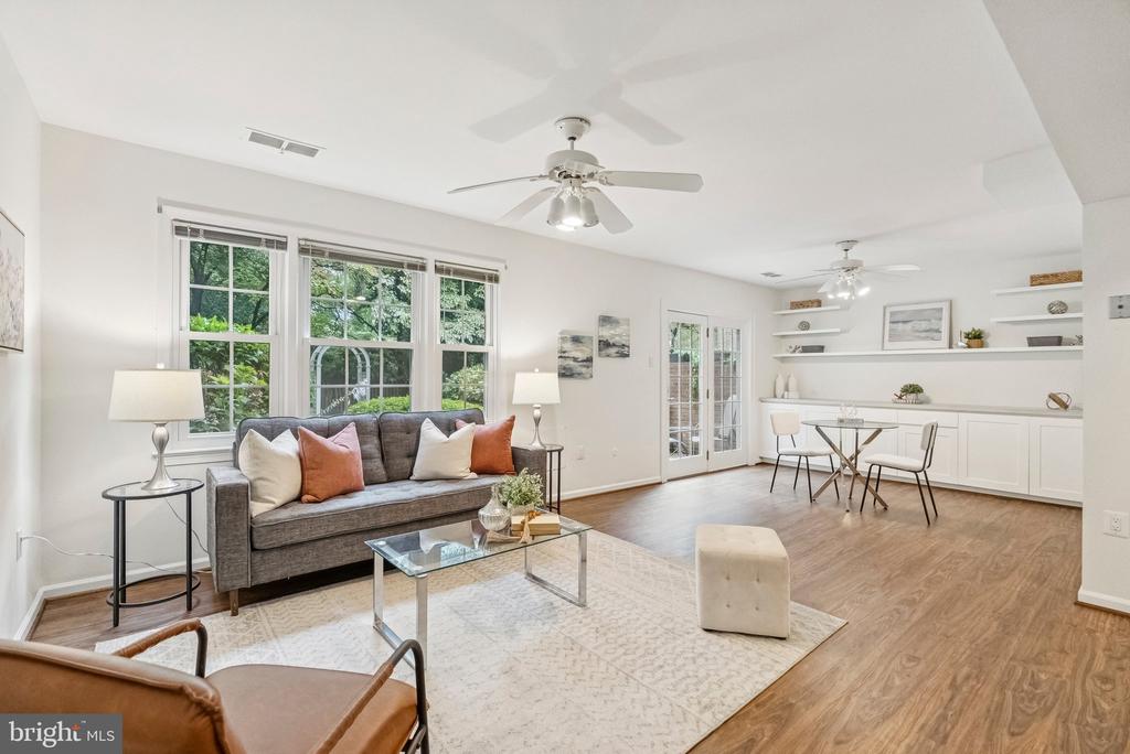 615 AZALEA DRIVE