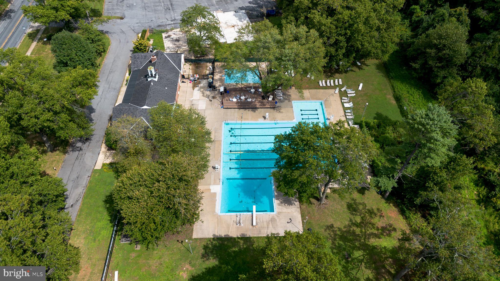 615 AZALEA DRIVE