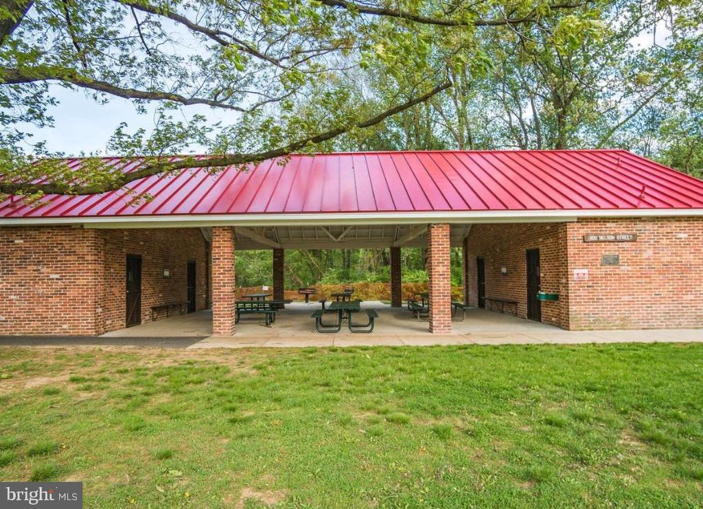 639 AZALEA DRIVE