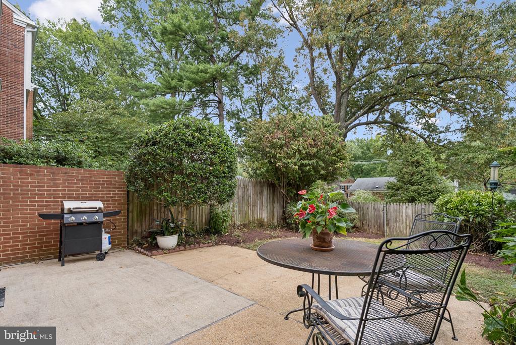 639 AZALEA DRIVE