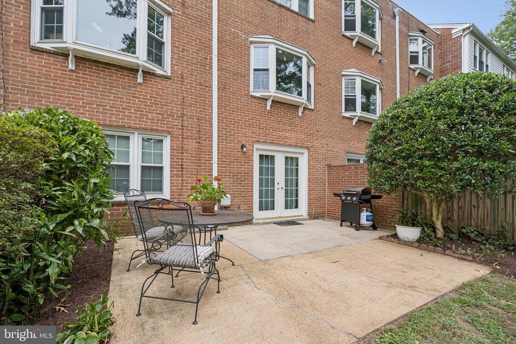 639 AZALEA DRIVE