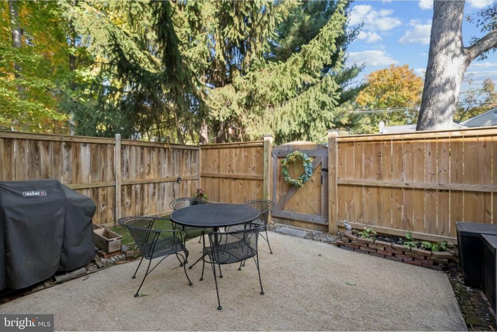 855 AZALEA DRIVE 27-855