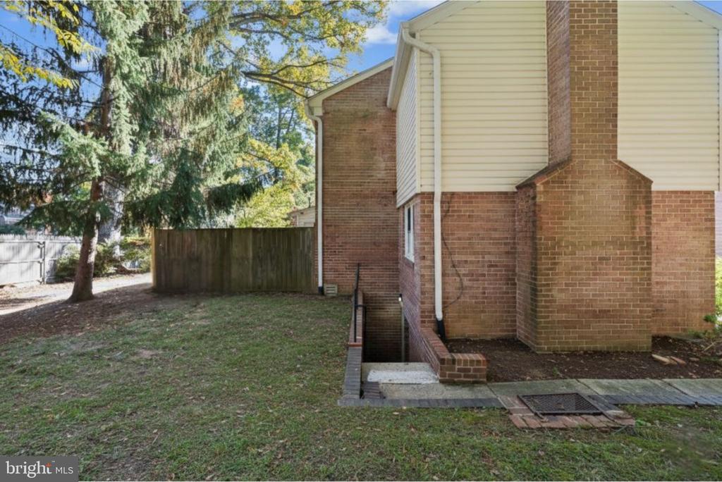 855 AZALEA DRIVE 27-855