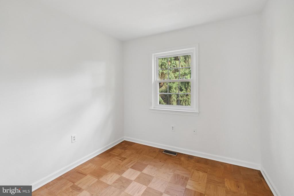 855 AZALEA DRIVE 27-855