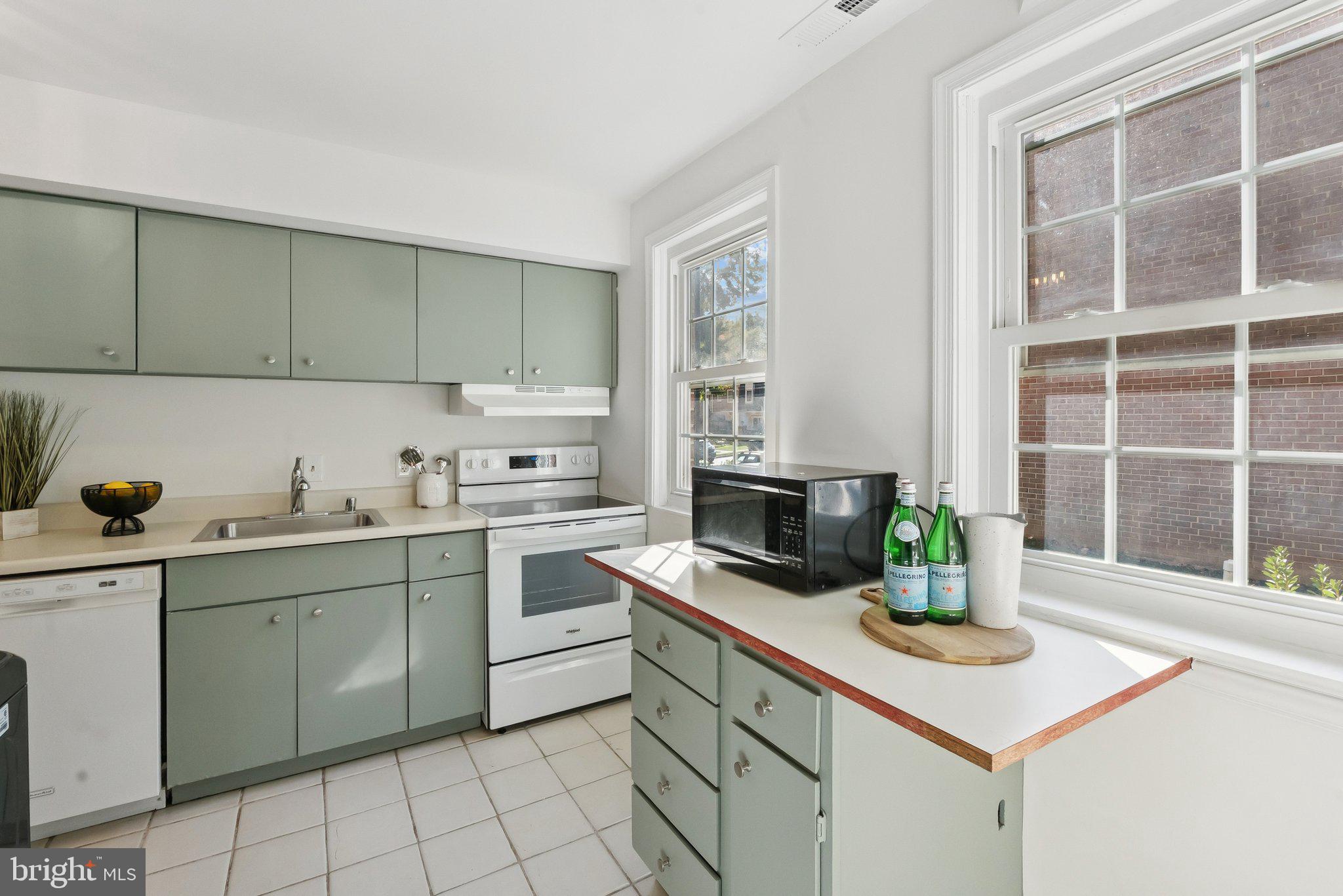 855 AZALEA DRIVE 27-855