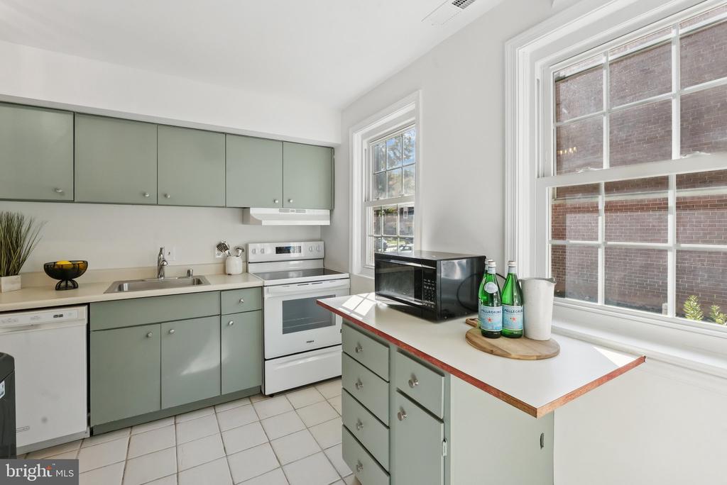 855 AZALEA DRIVE 27-855