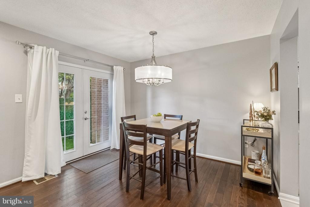 7 CORNERWOOD COURT