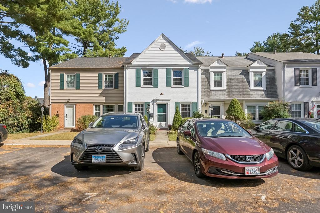 7 CORNERWOOD COURT