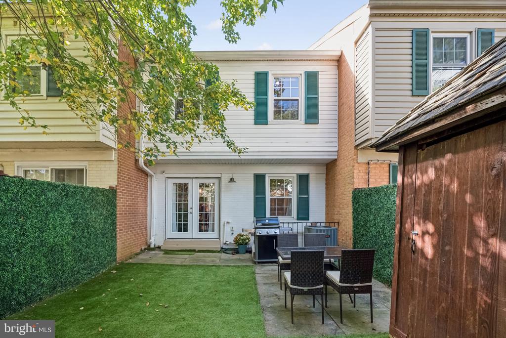 7 CORNERWOOD COURT