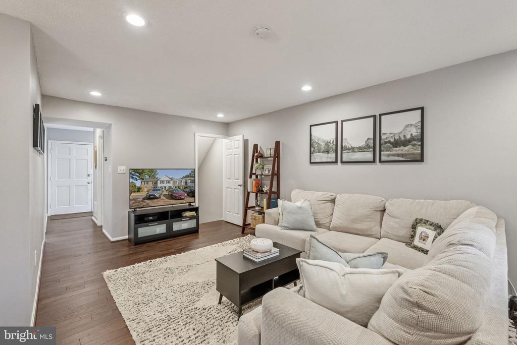 7 CORNERWOOD COURT