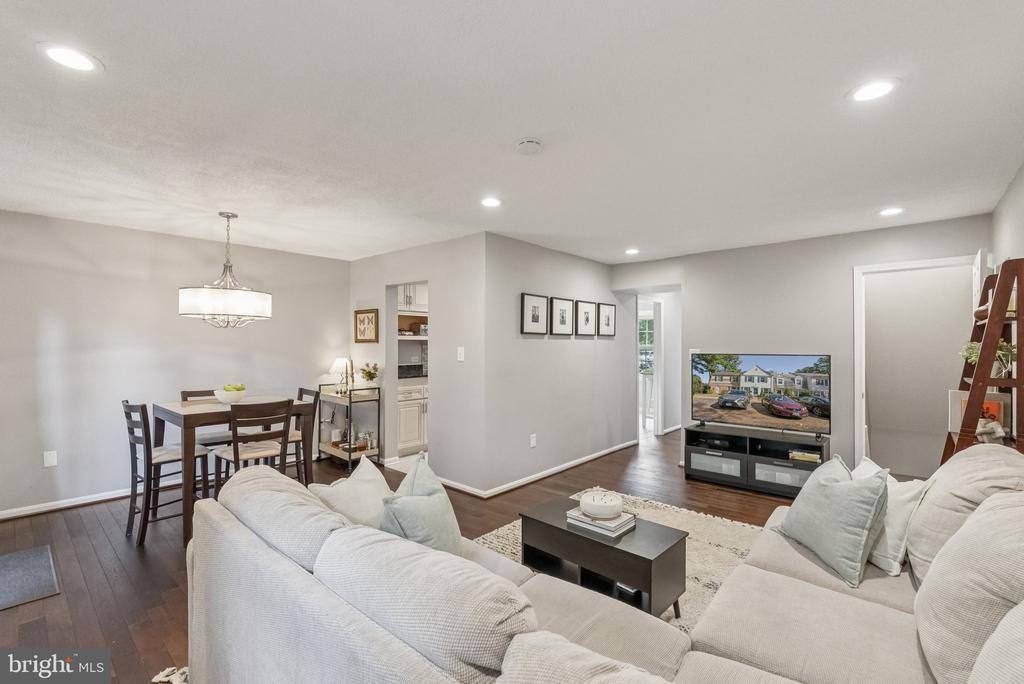 7 CORNERWOOD COURT