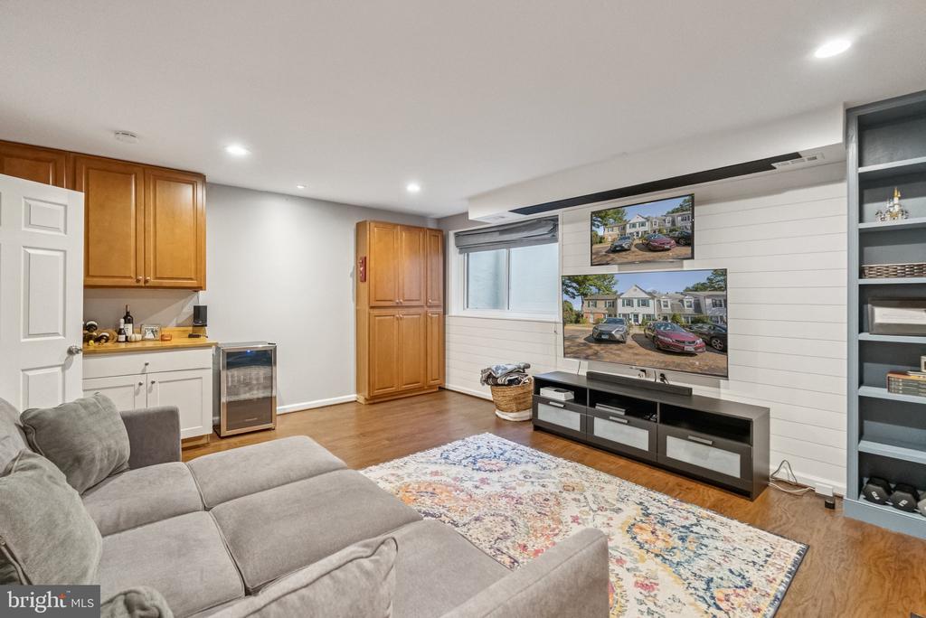 7 CORNERWOOD COURT