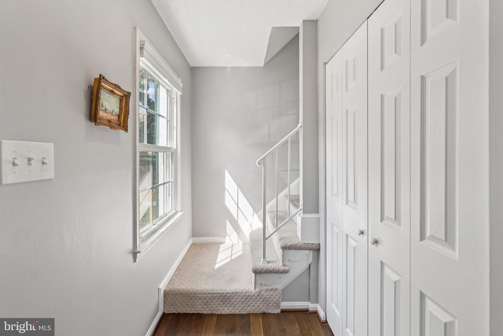 7 CORNERWOOD COURT