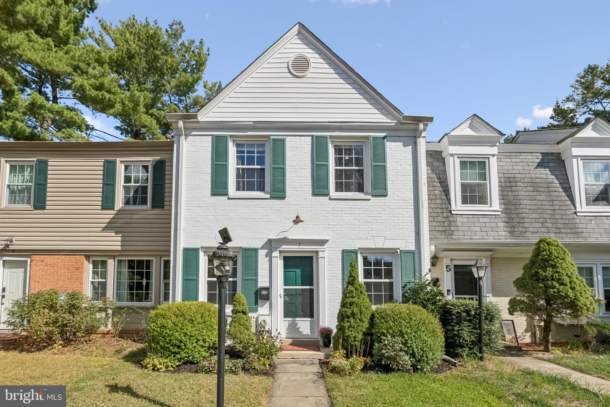 7 CORNERWOOD COURT