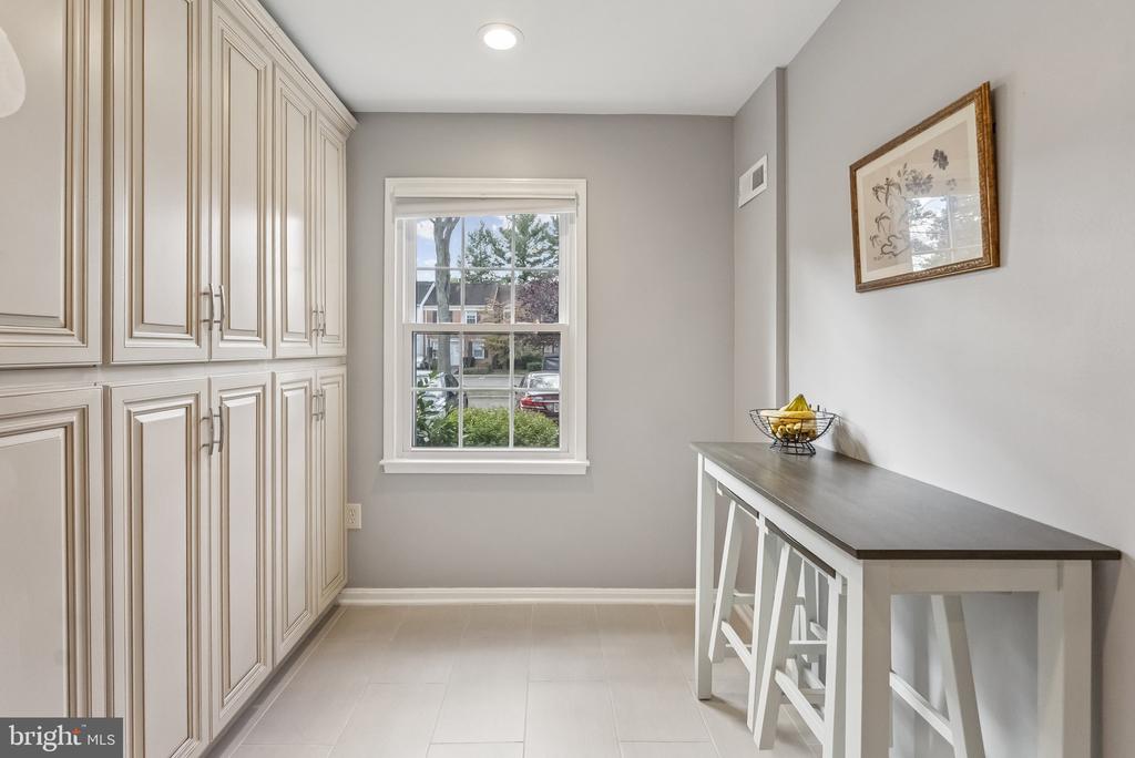 7 CORNERWOOD COURT