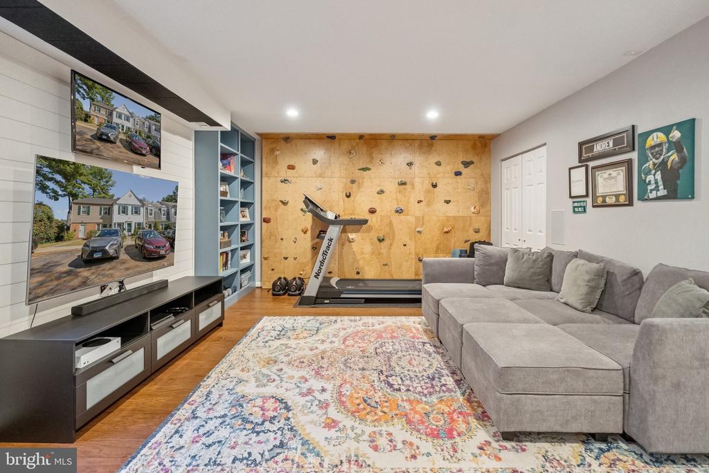 7 CORNERWOOD COURT