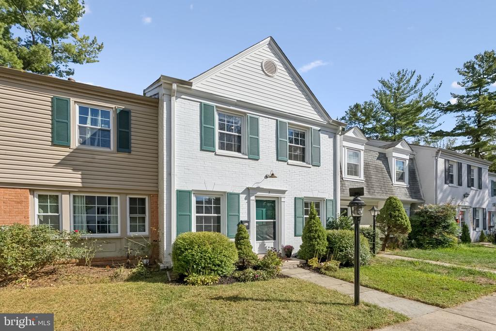 7 CORNERWOOD COURT