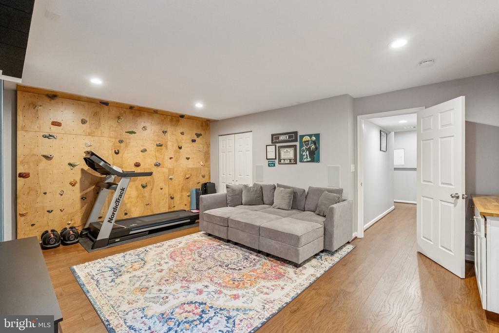 7 CORNERWOOD COURT