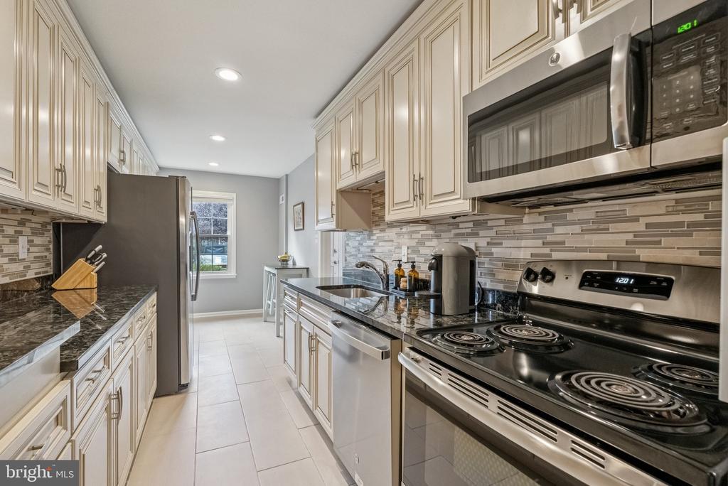7 CORNERWOOD COURT