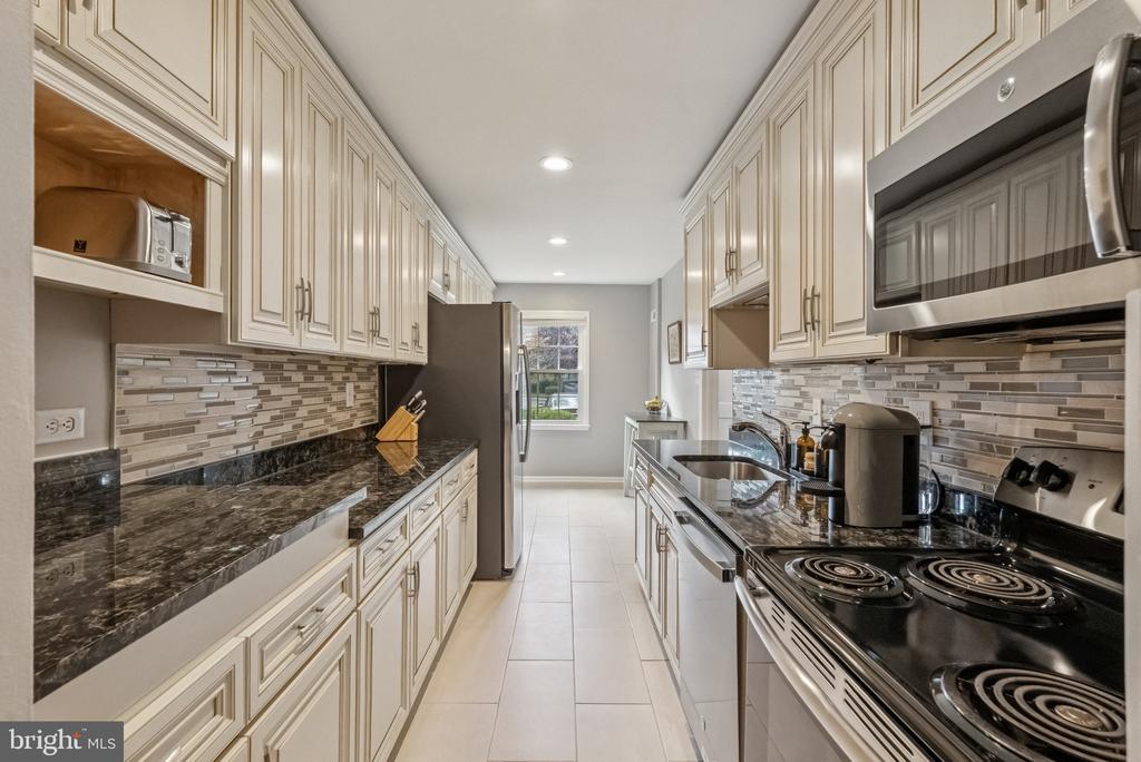 7 CORNERWOOD COURT