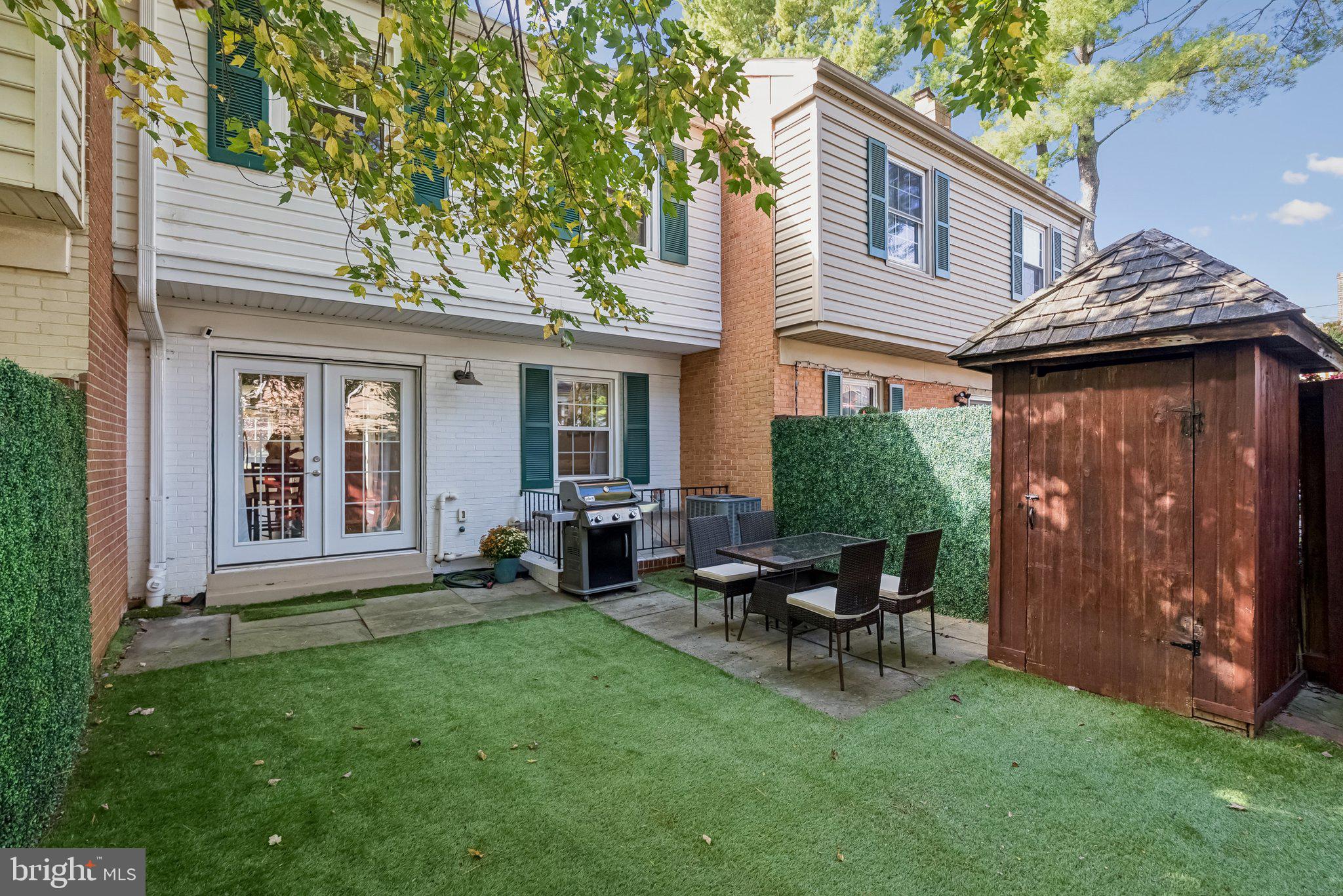 7 CORNERWOOD COURT