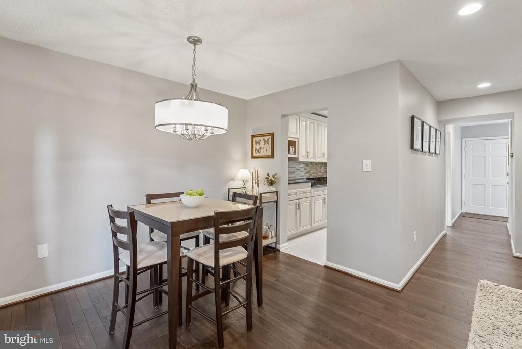 7 CORNERWOOD COURT