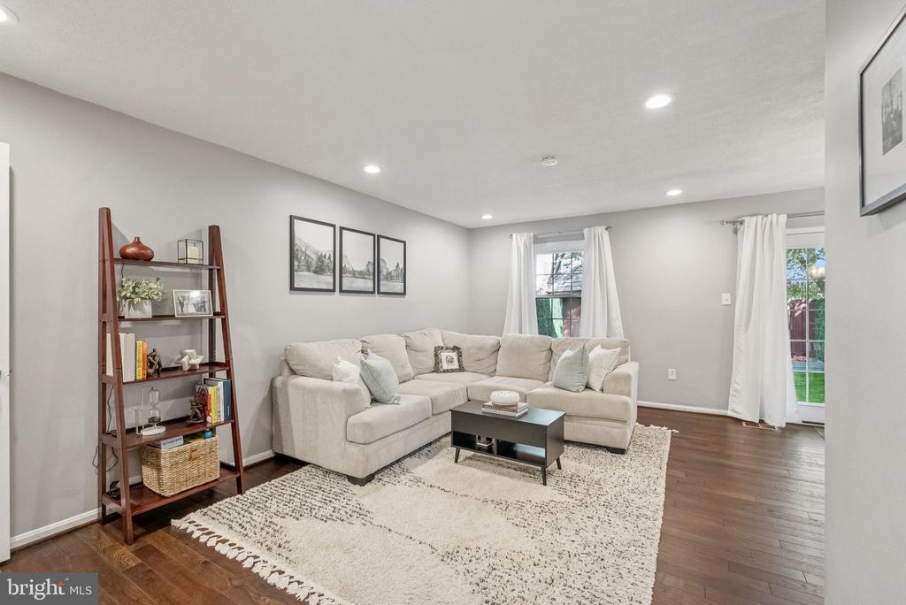 7 CORNERWOOD COURT