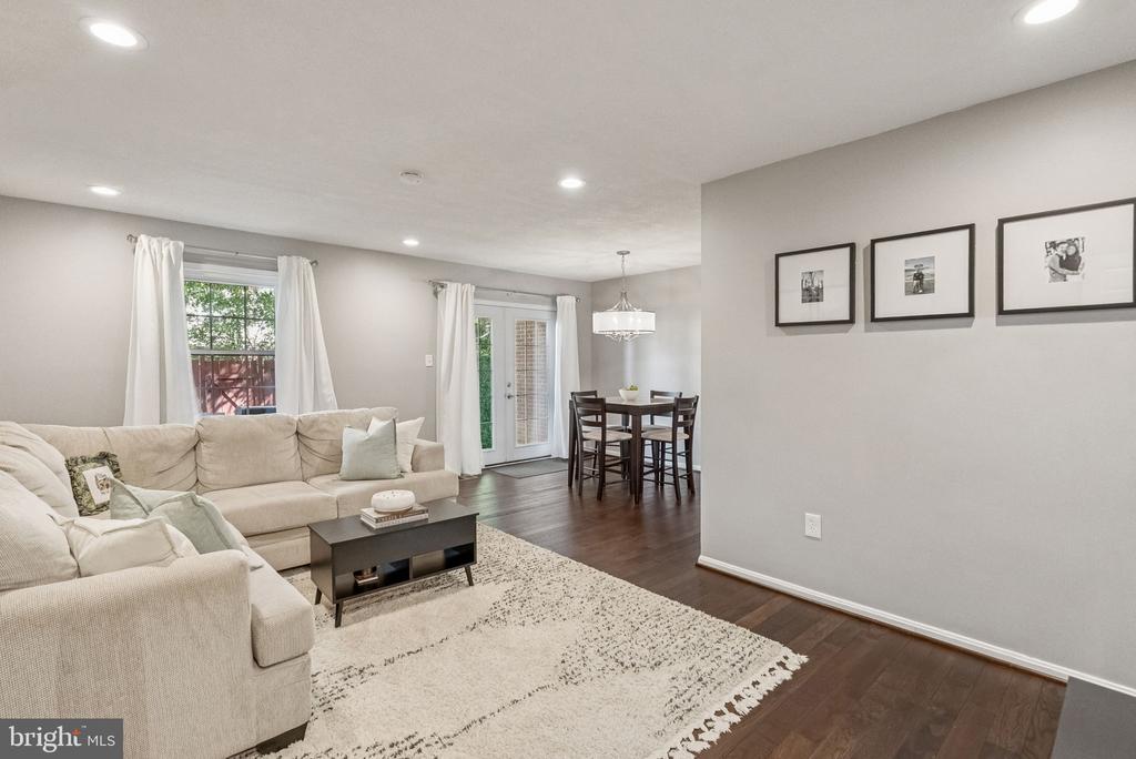 7 CORNERWOOD COURT