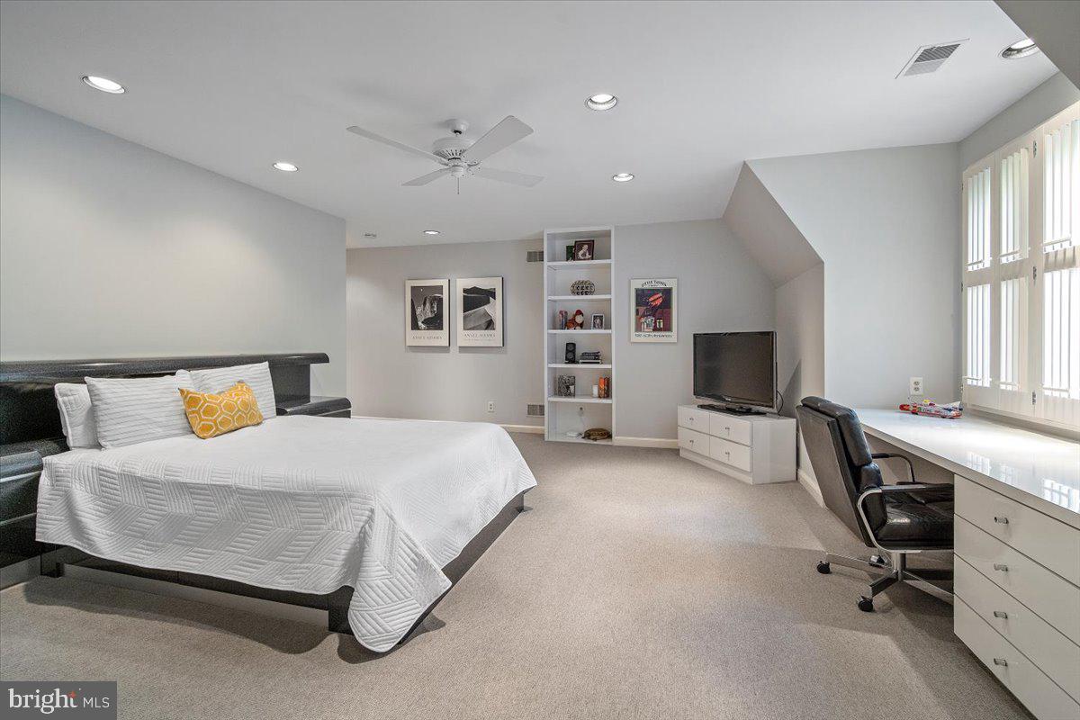 8917 HARVEST SQUARE COURT