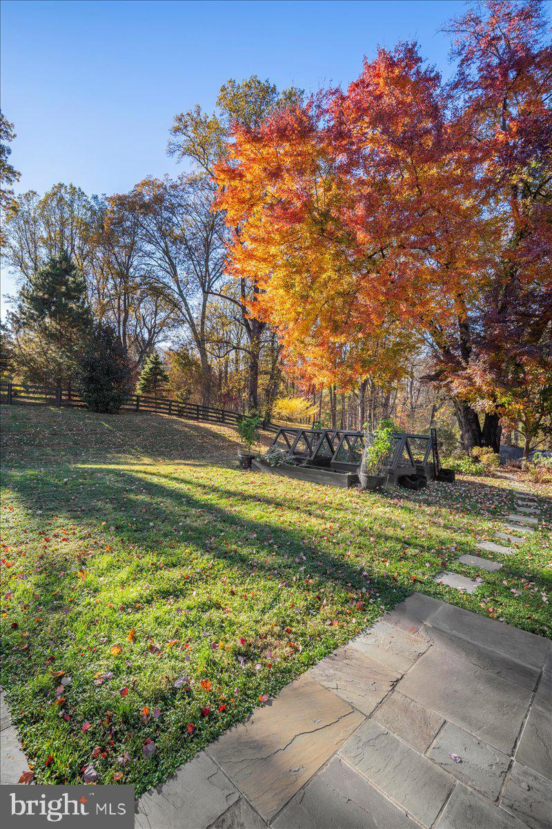 10801 SPRING KNOLL DRIVE