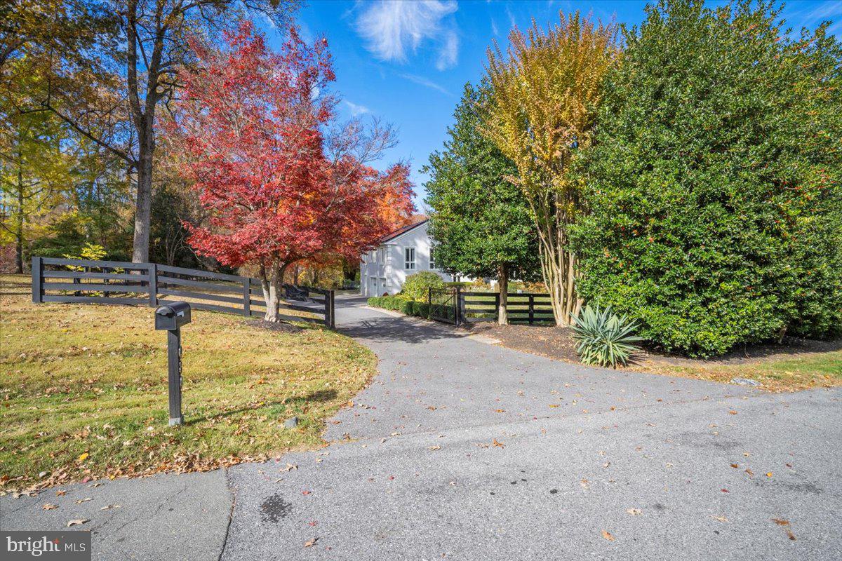 10801 SPRING KNOLL DRIVE