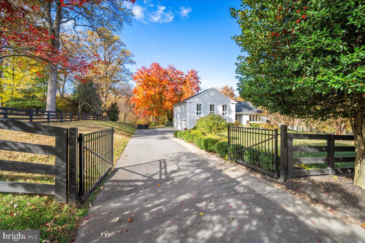 10801 SPRING KNOLL DRIVE