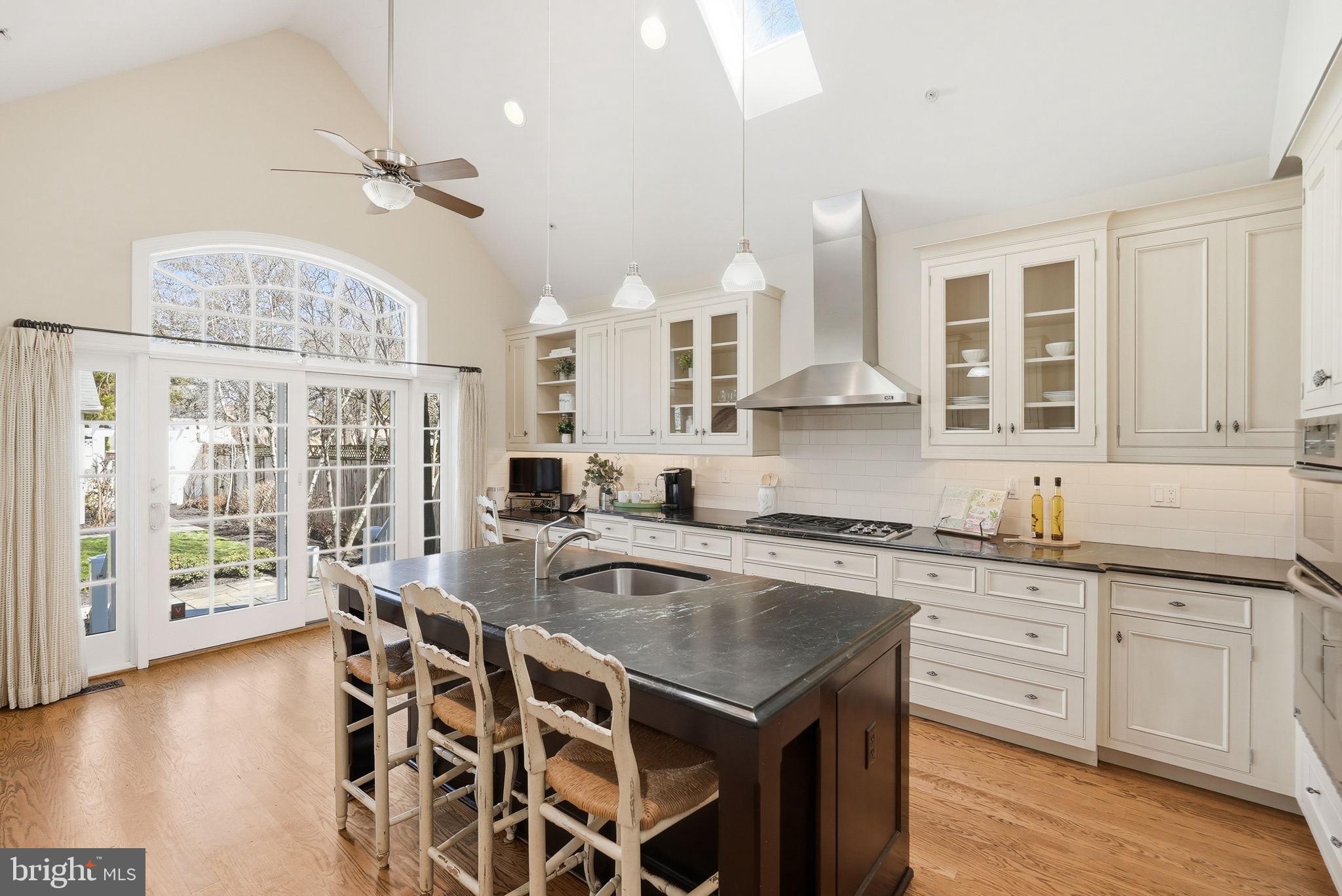 509 W MONTGOMERY AVENUE