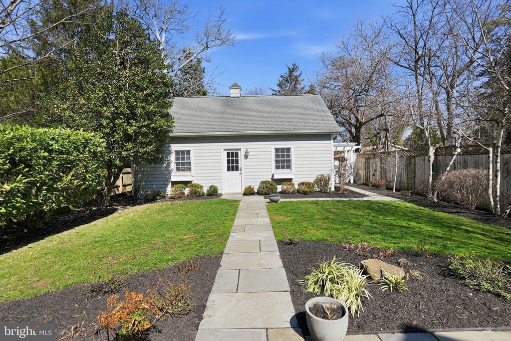 509 W MONTGOMERY AVENUE