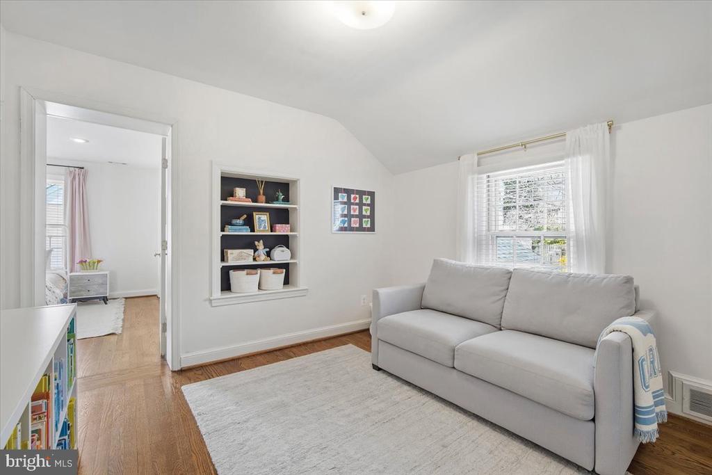 6107 CROMWELL DRIVE