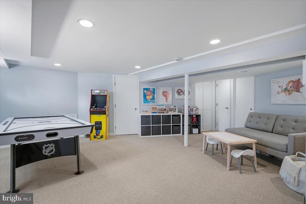 6107 CROMWELL DRIVE
