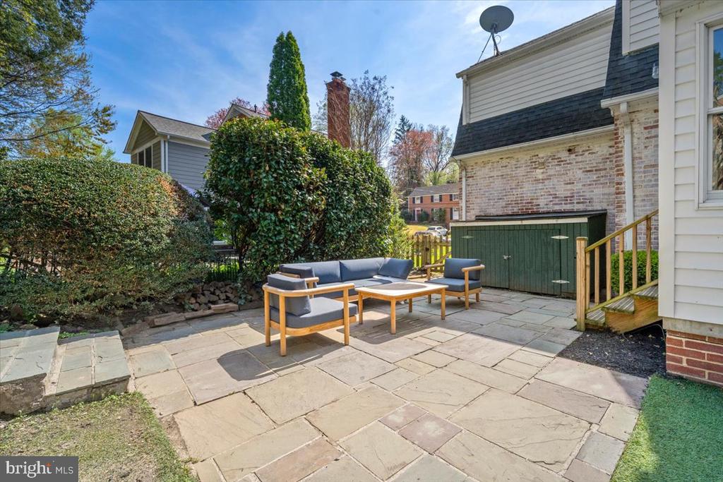 6107 CROMWELL DRIVE