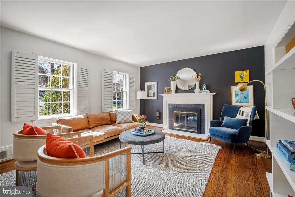 6107 CROMWELL DRIVE