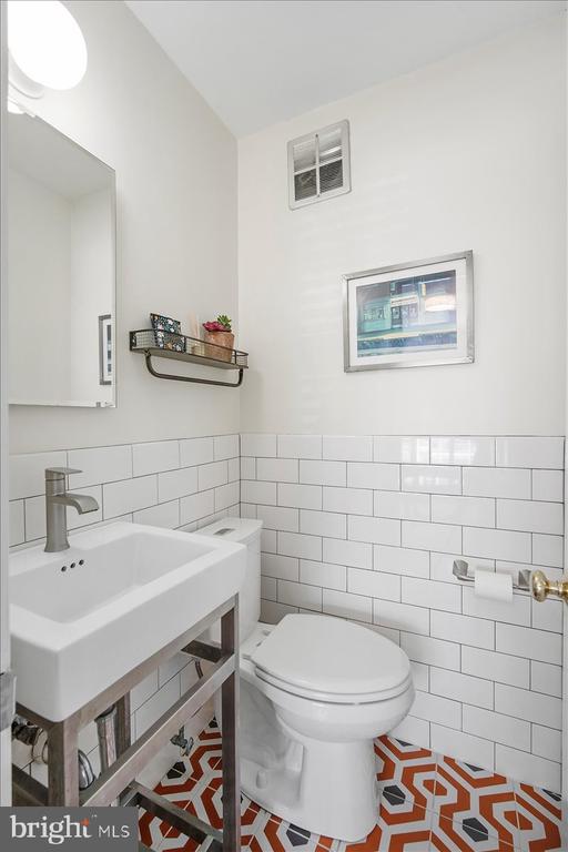 6107 CROMWELL DRIVE