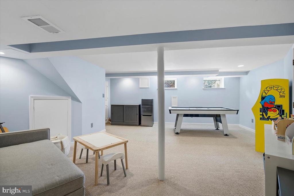 6107 CROMWELL DRIVE