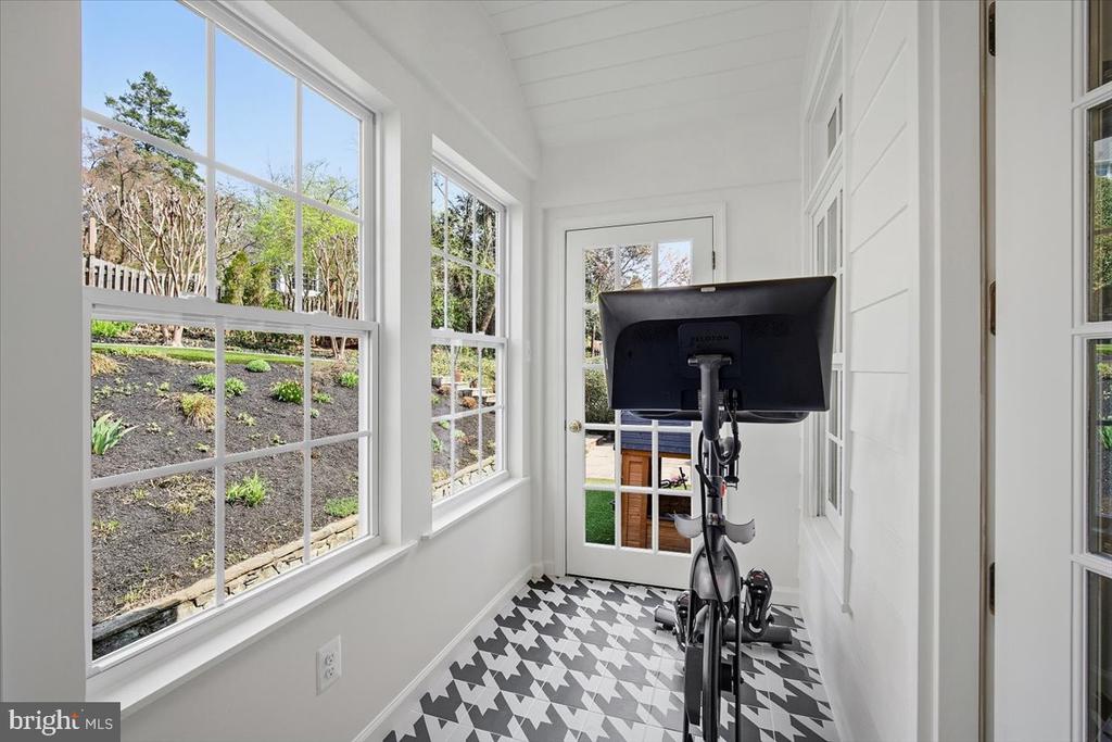 6107 CROMWELL DRIVE